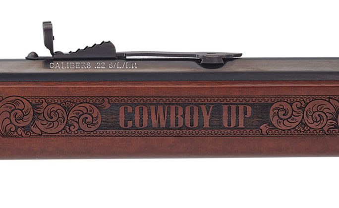 Cowboy up, vale a dire scritta incisa sulla carabina henry American Rodeo Tribute Edition