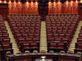 Riforma della legittima difesa: si allungano i tempi vista della camera dei deputati dal banco della presidenza: rallenta la riforma della legittima difesa