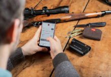 Telemetro da caccia Leica CRF 2800 .COM: si gestisce con lo smartphone smartphone e telemetro da caccia Leica CRF 2800 COM