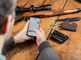 Telemetro da caccia Leica CRF 2800 .COM: si gestisce con lo smartphone smartphone e telemetro da caccia Leica CRF 2800 COM