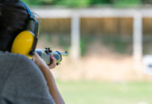 Scuola e sport: Uits rinnova “Accademia del tiro” giovane tiratrice al poligono: scuola e sport Uits rinnova Accademia del tiro