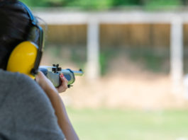 Scuola e sport: Uits rinnova “Accademia del tiro” giovane tiratrice al poligono: scuola e sport Uits rinnova Accademia del tiro