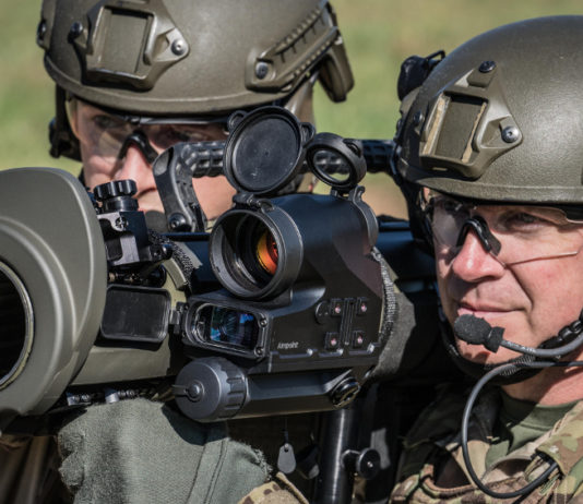 Aimpoint FCS13-RE, da Pentagono ok a commessa da 24 milioni per il red dot Aimpoint FCS13RE red dot per cannone senza rinculo