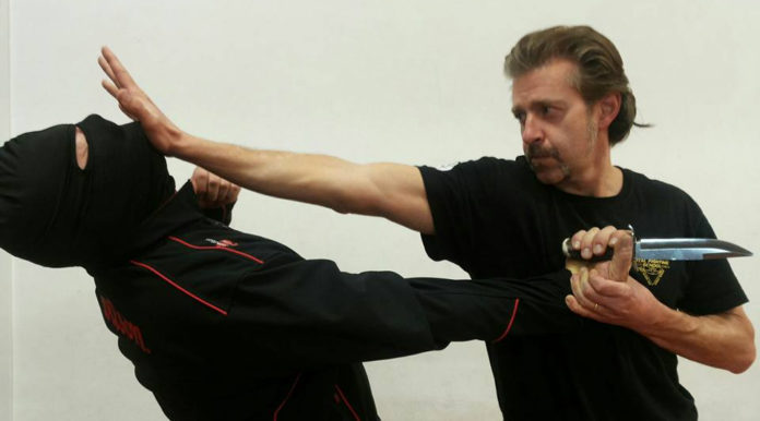 lezione di autodifesa total fighting school