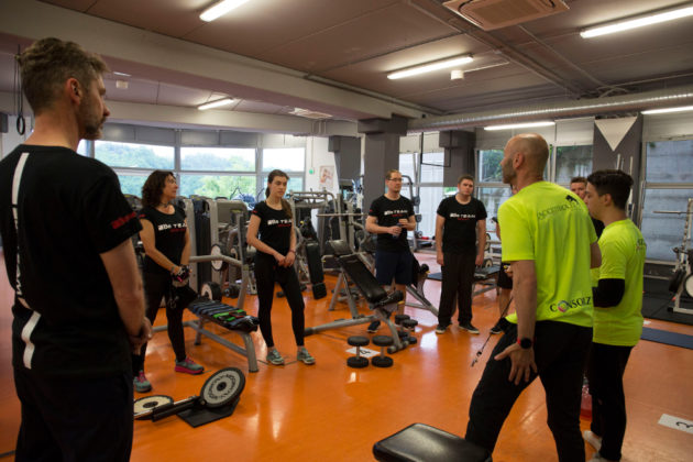 la squadra benelli di tiro dinamico in palestra