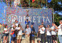Ecco il vincitore della Gold Cup Beretta niccolò destro, vincitore della gold cup beretta, premiato dal cavaliere ugo gussalli beretta