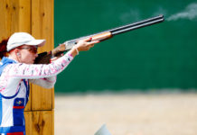 Su il sipario sulla Coppa del Mondo di tiro a volo: il programma delle finali la tiratrice ceca Libuse Jahodova mentre si allena per a gara di skeet: coppa del mondo di tiro a volo