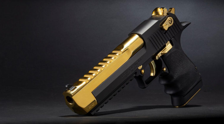 Black and Titanium Gold Desert Eagle, la pistola da collezione nero-oro