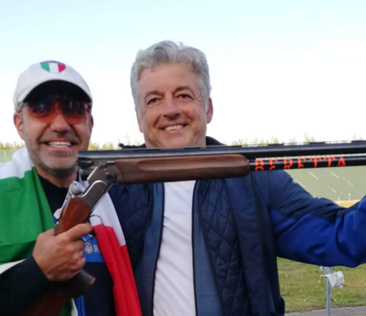 Coppa del mondo di tiro a volo: l’Italia chiude in testa al medagliere Luigi Lodde festeggia insieme ad Andrea Benelli la conquista della medaglia d'oro nella coppa del mondo di tiro a volo lahti 2019