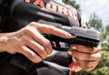 Taurus G3, una nuova generazione per la pistola full-size la campionessa di tiro Jessie Harrison tiene in mano la pistola full-size Taurus G3