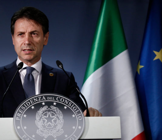 Conte bis, il commento di Unarmi Giuseppe Conte nella sala stampa di Palazzo Chigi: è nato il governo Conte bis