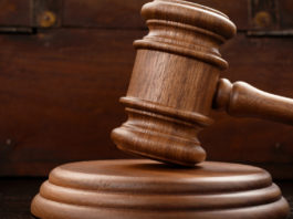 Pulizia dell’arma, la sentenza del Consiglio di Stato sull’inadeguata modalità di maneggio pulizia dell'arma: il martello del giudice rappresenta la sentenza del Consiglio di Stato sull'inadeguata modalità di maneggio