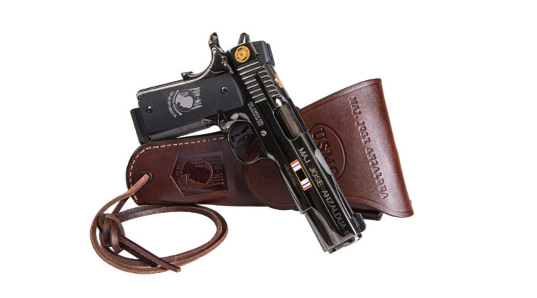 la pistola Sig Sauer Pow, dedicata ai prigionieri di guerra, con la fondina De Santis Holsters