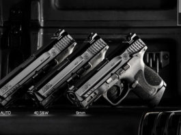 Smith & Wesson M&P M2.0: la linea si arricchisce di sei pistole subcompatte pistole subcompatte Smith & Wesson M&P M2.0 calibro 9 mm, .40 S&W e .45 ACP allineate su sfondo nero