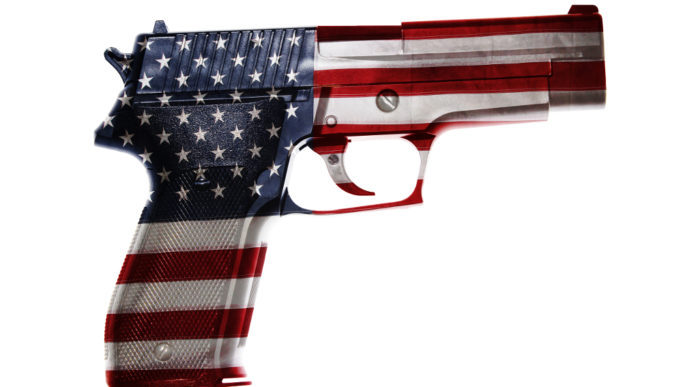 armi negli Stati Uniti: pistola decorata con bandiera americana