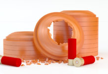 Il nuovo commissario dell’Uits incontra il presidente Fitav Il nuovo commissario dell’Uits incontra presidente Fitav: piattello rotto davanti a piattelli impilati