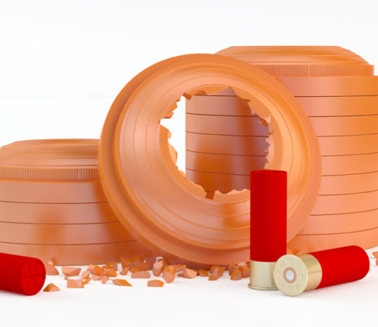 Il nuovo commissario dell’Uits incontra il presidente Fitav Il nuovo commissario dell’Uits incontra presidente Fitav: piattello rotto davanti a piattelli impilati