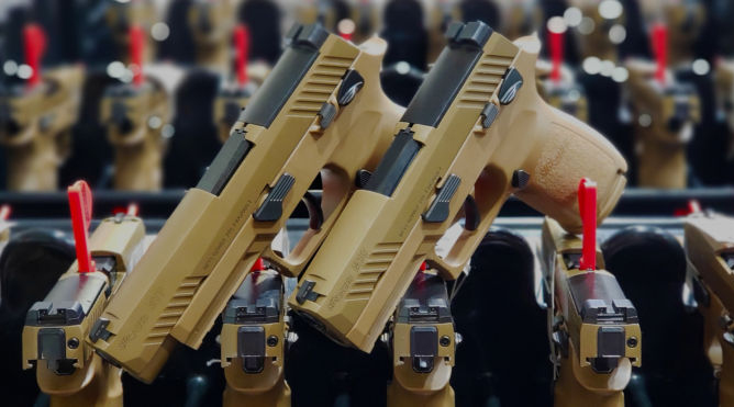 Sig Sauer consegna le prime 100.000 nuove pistole dell’esercito americano