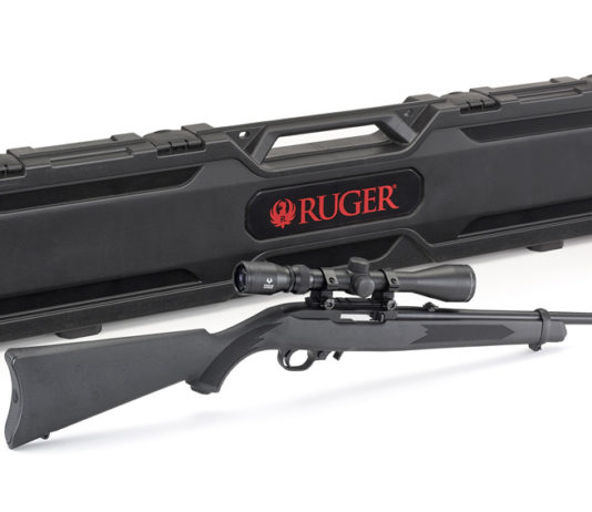 Una carabina sportiva con ottica installata dalla collaborazione tra Ruger e Viridian carabina sportiva con ottica: Ruger 10/22 con cannocchiale Viridian Eon 3-9x40