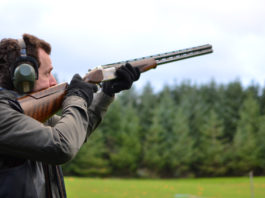 Calendario delle gare di tiro a volo 2020: ecco tutte le date Calendario delle gare di tiro a volo 2020: tiratore imbraccia fucile per sparare a piattello