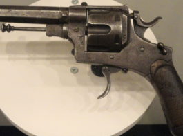 Sparare con armi ex ordinanza: ufficiale il campionato 2020 sparare con armi ex ordinanza: revolver Bodeo 1889