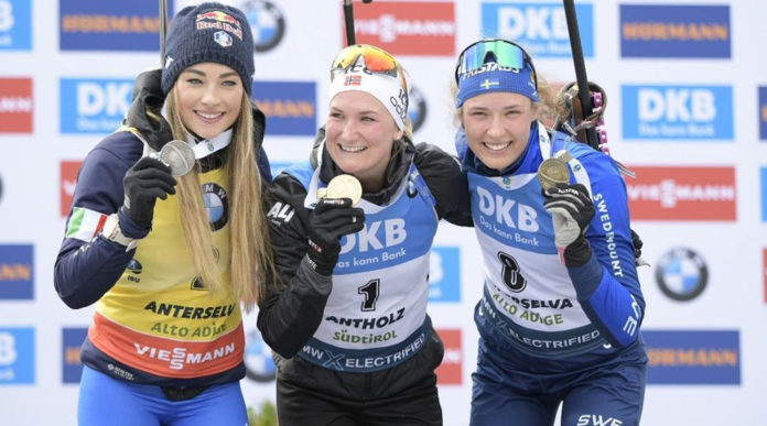 Dorothea Wierer con Marte Olsbu Roeiseland e Hanna Oeberg sul podio della 12,5 km mass start: mondiali di biathlon 2020, anterselva