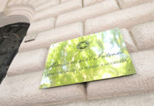 Sciabole e spadini, armi bianche o no? La circolare del ministero Sciabole e spadini, armi bianche o no? Targa davanti al ministero dell'Interno