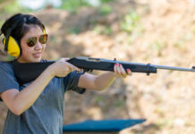 Tiro a segno per i giovani, confermato progetto Accademia del tiro Tiro a segno per i giovani: tiratrice asiatica con carabina