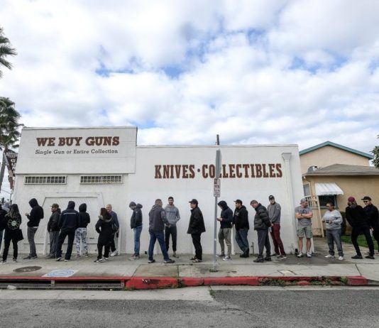 Coronavirus, negli Usa è boom di acquisti di armi