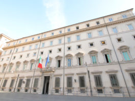 Decreto legge sull’emergenza sanitaria: da oggi le nuove sanzioni Decreto legge sull’emergenza sanitaria: facciata di palazzo chigi
