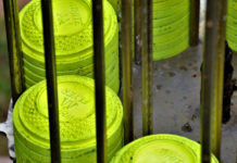 Il nuovo calendario delle gare di tiro Beretta Il nuovo calendario delle gare di tiro Beretta: piattelli gialli impilati