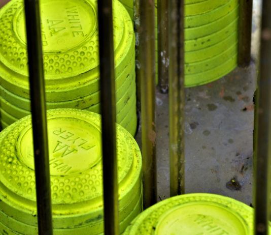 Il nuovo calendario delle gare di tiro Beretta Il nuovo calendario delle gare di tiro Beretta: piattelli gialli impilati