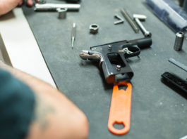 Lavorare nel mondo delle armi: ecco il corso Conarmi-GiGroup lavorare nel mondo delle armi: addetto lavorazioni al banco con pistola