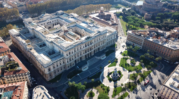 Quale scadenza per denunciare il trasferimento delle armi: vista aerea del palazzo della cassazione, via cavour roma