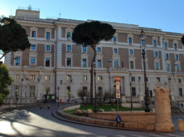 Scadenza del porto d’armi: confermata la proroga Scadenza del porto d’armi: palazzo del Viminale, sede del ministero dell'Interno, in Roma
