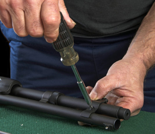 Esame per licenza armi ed esplodenti: ecco date e costi del corso online di Conarmi Esame per licenza armi ed esplodenti: armaiolo sostituisce canna di un'arma lunga