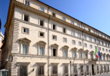 Ripresa delle attività sportive, le parole di Spadafora al Senato Ripresa delle attività sportive: facciata di Palazzo Chigi