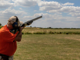 Definito protocollo per la ripresa delle discipline di tiro all’aperto discipline di tiro all’aperto: atleta durante lo skeet, categoria del tiro a volo