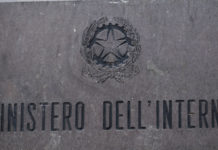 Scadenze porti d’arma, la precisazione del Ministero Poligoni e armerie nella fase due dell’emergenza sanitaria: targa ministero dell'interno