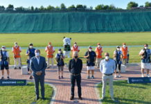 Beretta Cup: vince ancora De Filippis Beretta Cup: Luciano Rossi (presidente Fitav), Franco Gussalli Beretta (presidente Beretta) e Ivan Carella (presidente trap Concaverde) davanti ai sei finalisti della Beretta Cup