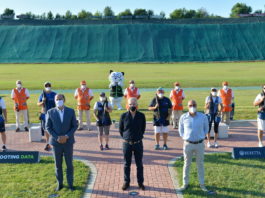 Beretta Cup: vince ancora De Filippis Beretta Cup: Luciano Rossi (presidente Fitav), Franco Gussalli Beretta (presidente Beretta) e Ivan Carella (presidente trap Concaverde) davanti ai sei finalisti della Beretta Cup