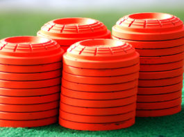 Gare di tiro a volo, la Fitav pronta a ripartire gare di tiro a volo: quattro file di piattelli arancioni impilati