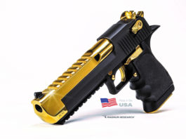 Magnum Research Deagle Black & Gold, la pistola da collezione nero-oro sbarca in Europa Magnum Research Deagle Black & Gold, la pistola da collezione nero-oro sbarca in Europa