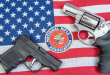 Nuova data per la convention Nra convention Nra: logo national rifle association tra due pistole