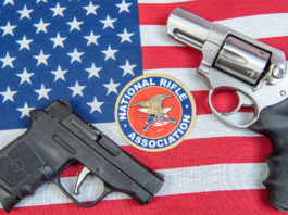 Nuova data per la convention Nra convention Nra: logo national rifle association tra due pistole