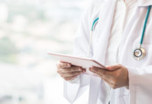 Certificato medico per detenzione di armi, la sentenza del Tar certificato medico per detenzione di armi: medico consulta tablet