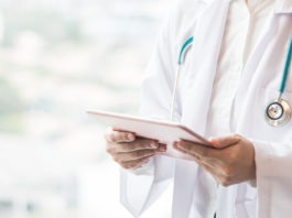 Certificato medico per detenzione di armi, la sentenza del Tar certificato medico per detenzione di armi: medico consulta tablet