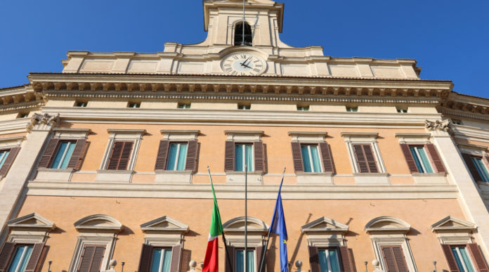 elezioni dell'uits: facciata di palazzo montecitorio, sede della camera dei deputati, dove la lega ha presentato un'interrogazione