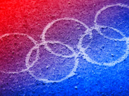 Giochi olimpici, un altro rinvio giochi olimpici: cinque cerchi su fondo rosso e blu