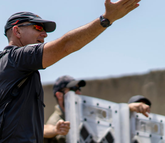 Tenuta antisommossa potenziata da Israel Weapons Industries Tenuta antisommossa potenziata da Israel Weapons Industries